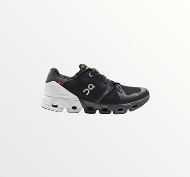 on running cloud black white sneaker