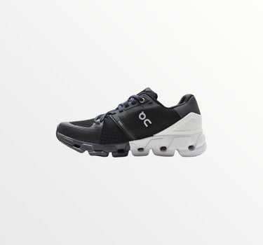 on running cloud black white sneaker